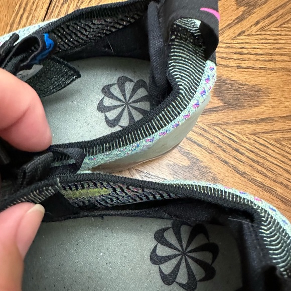 Nike VaporMax Shoes - Picture 6 of 7